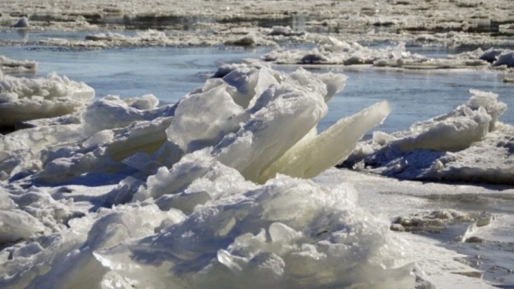 Лед тронулся: в Нижневартовске и Сургуте на Оби наблюдается движение. Река вскроется со дня на день