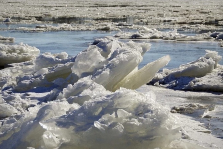 Голова ледохода на Оби находится в 50 километрах от границы ХМАО