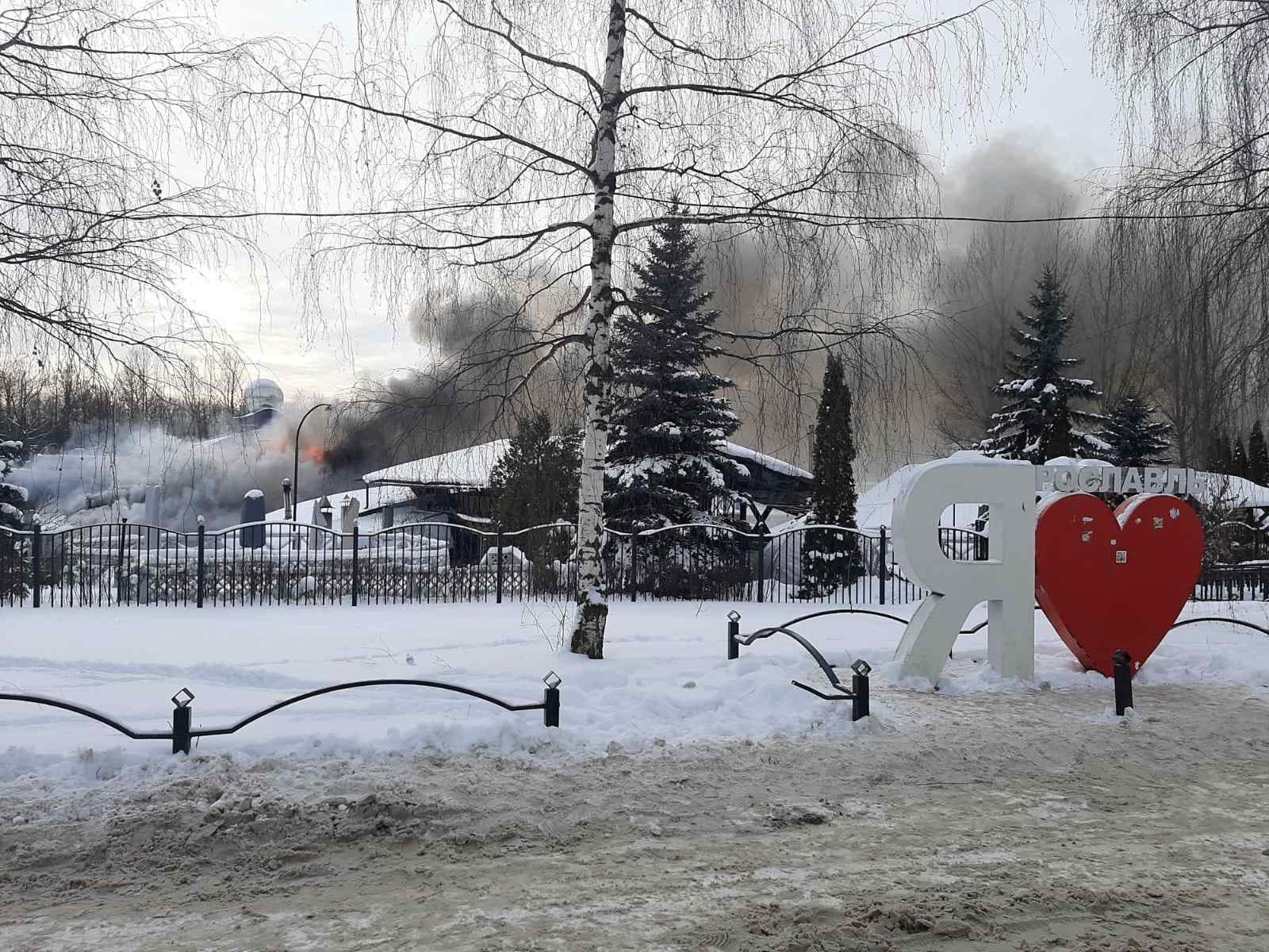 Дым был виден издалека Дым был виден издалека