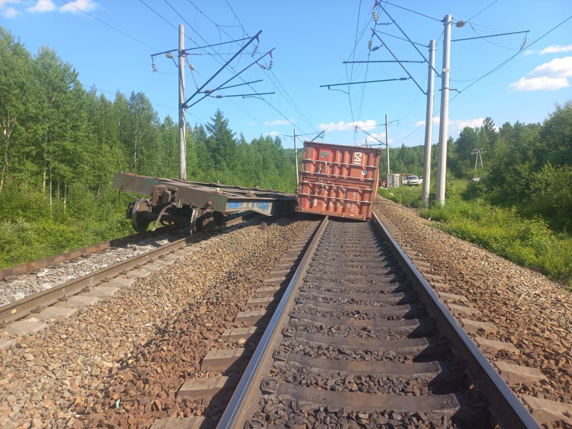 19 грузовых вагонов сошли на ЗабЖД в Амурской области