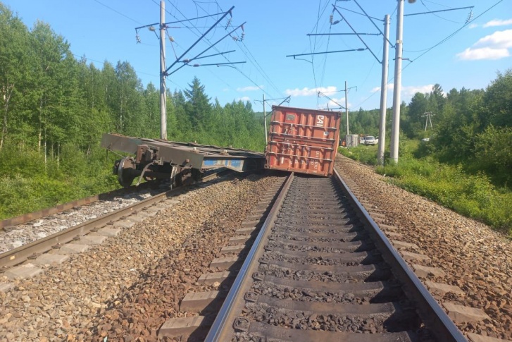 По предварительной информации, задерживается пассажирский поезд <nobr>№ 2</nobr> сообщением Москва — Владивосток