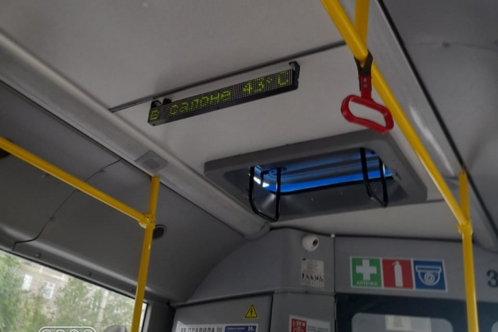 Пассажиры в троллейбусах, где не работают кондиционеры, удивляются цифрам, которые высвечиваются на информационном табло