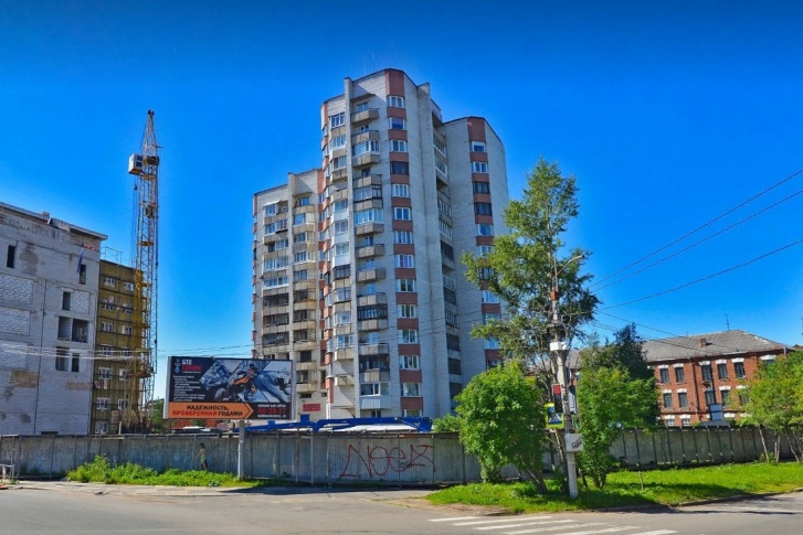 Накануне погибший пришел на крышу вместе с приятелем Накануне погибший пришел на крышу вместе с приятелем