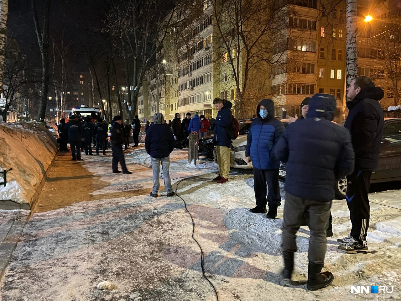 Нижний февраль. Взрыв газа на проспекте Ленина Нижний Новгород. Люди на улице Россия.