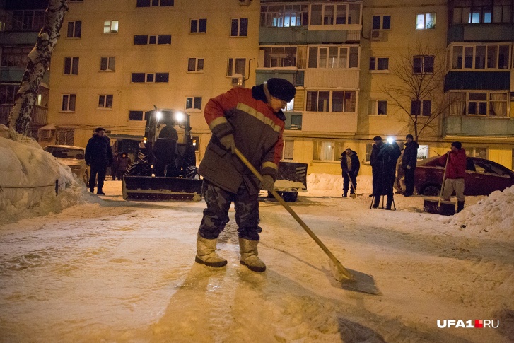 Уфу заваливает снегом весь сезон Уфу заваливает снегом весь сезон