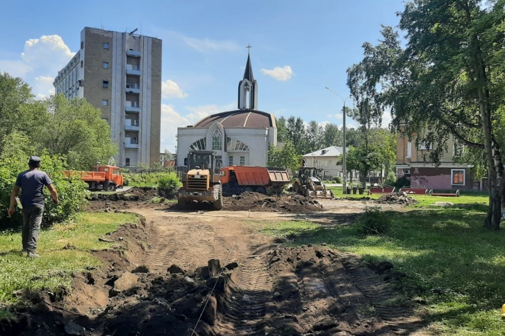 Сквер у храма — один из десятка реконструируемых объектов в городе Сквер у храма — один из десятка реконструируемых объектов в городе