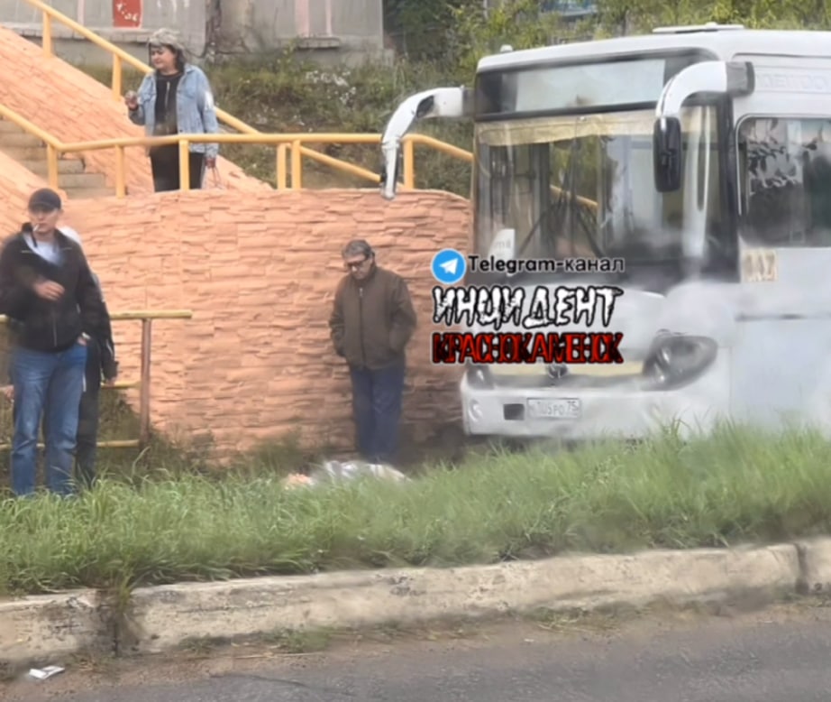 Автобус сбил женщину на пешеходном переходе в центре Краснокаменска