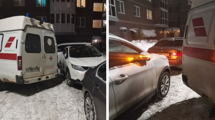 «Из-за вас человек умирает»: в Ярославле парковщик загородил проезд скорой помощи и устроил скандал