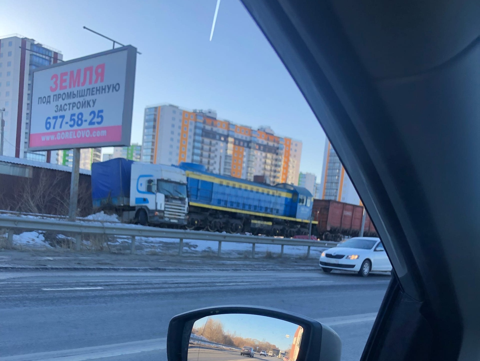 Грузовой поезд протаранил фуру на Волхонском шоссе | 10.03.2022 |  Санкт-Петербург - БезФормата