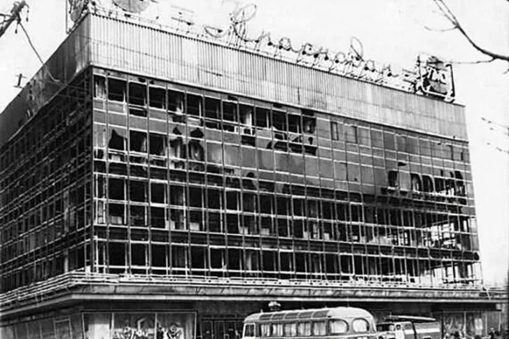 Универмаг «Краснодар» после пожара в апреле 1982 года