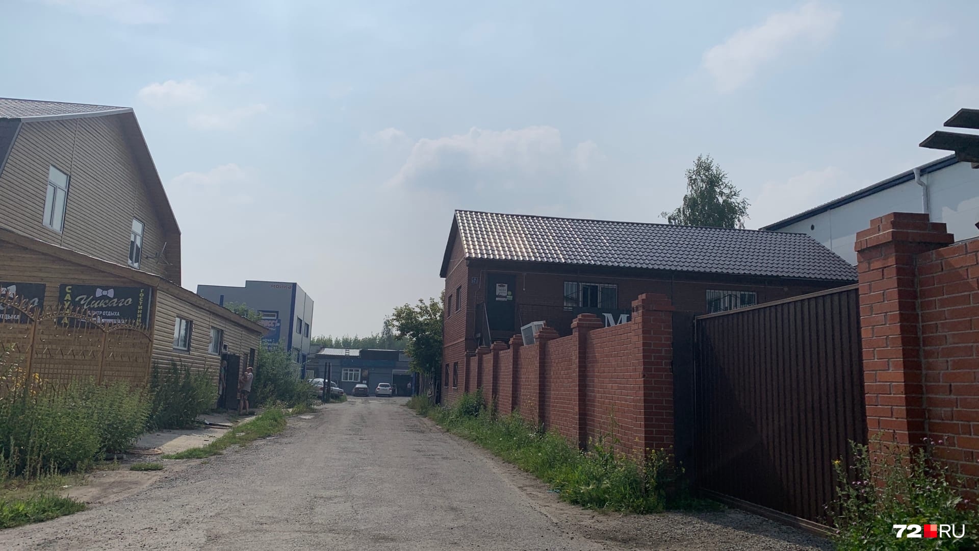 Всё произошло в здании из красного кирпича Всё произошло в здании из красного кирпича