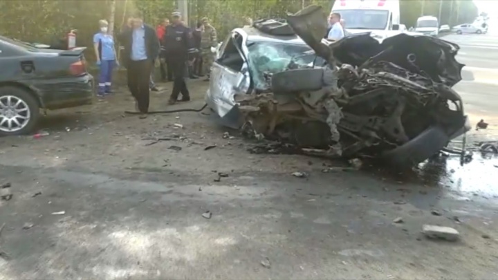 Две женщины погибли и еще пятеро пострадали в ДТП с тремя автомобилями в Усть-Илимске