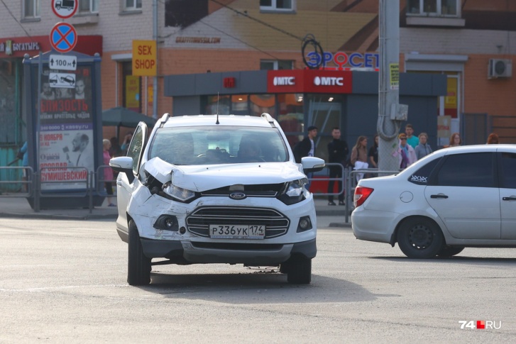 Попадать в ДТП стало очень дорого: стоимость ОСАГО для аварийных водителей сравнялась с ценой некоторых машин