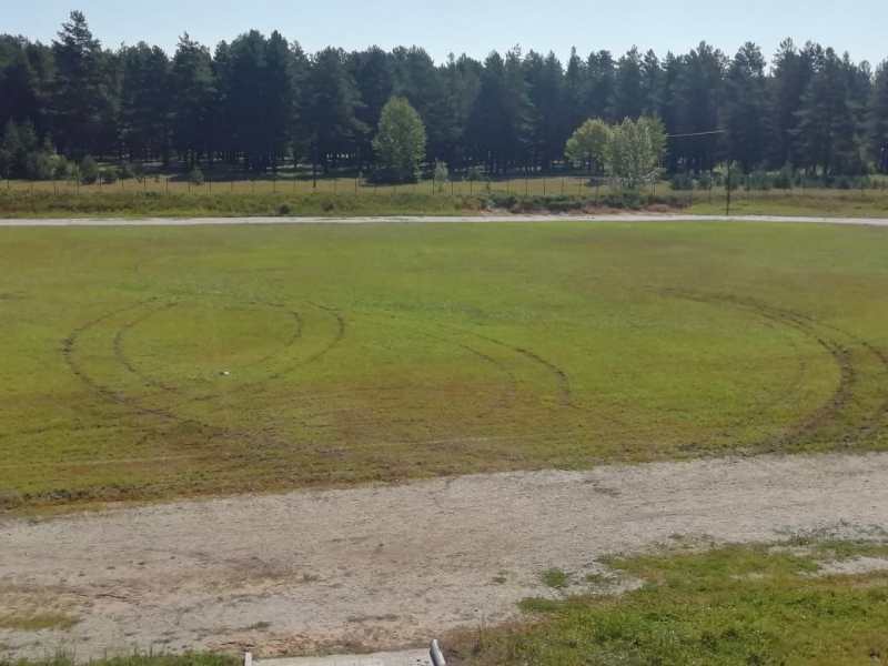 Полиция нашла дрифтеров, которые испортили новое футбольное поле в Забайкалье