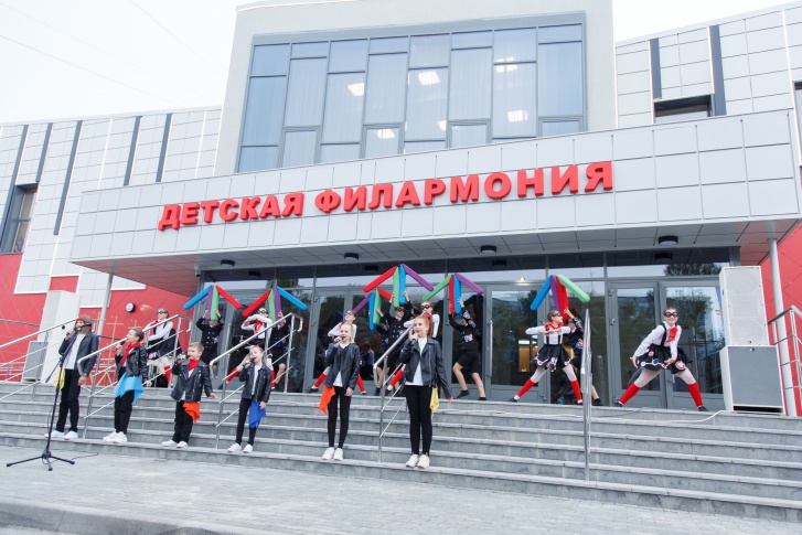 Детскую филармонию на улице Солнечной открыли после ремонта в прошлом году, а в начале 2022-го до нее отменили автобус <nobr class="_">№ 31</nobr> Детскую филармонию на улице Солнечной открыли после ремонта в прошлом году, а в начале 2022-го до нее отменили автобус <nobr class="_">№ 31</nobr>