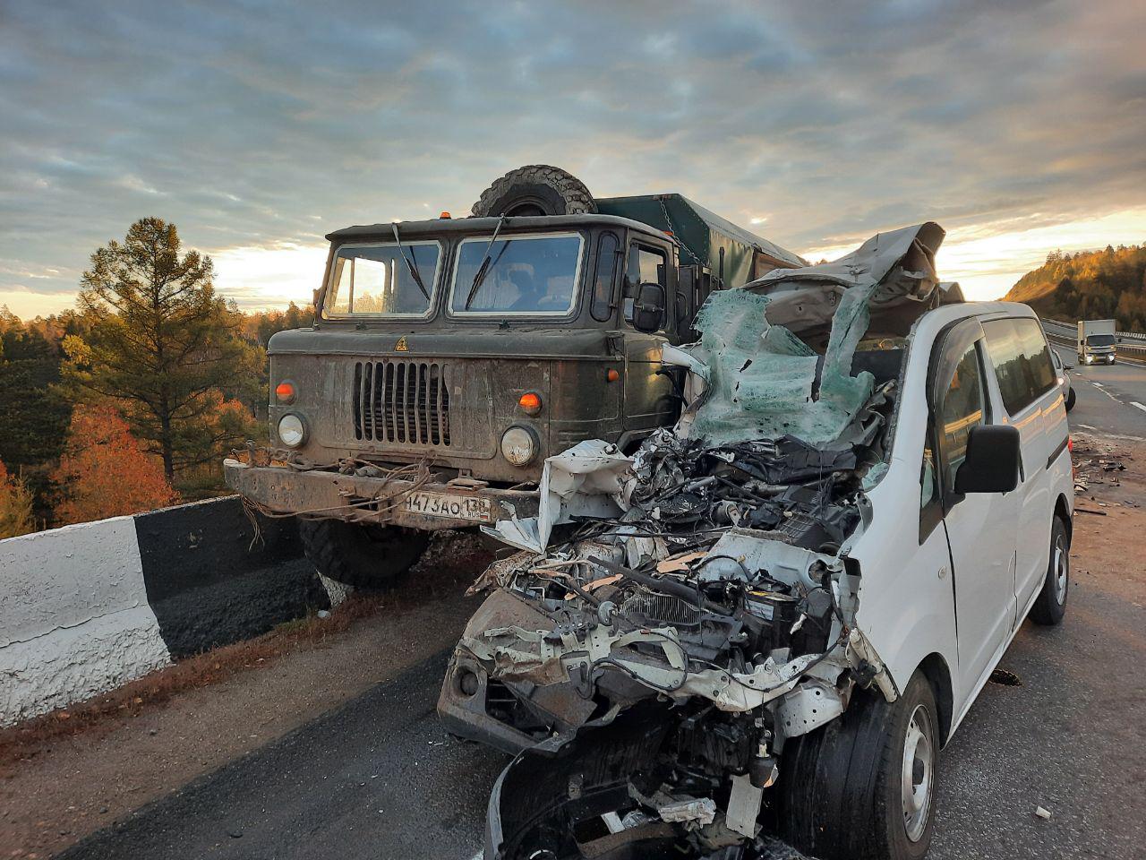 В Ангарске в ДТП с ГАЗ-66 погиб водитель микроавтобуса