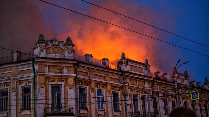 МЧС установило причину пожара в старом здании иркутского ТЮЗа