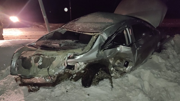 Ночью в Котласском районе столкнулись две иномарки: водитель одной из них погиб на месте