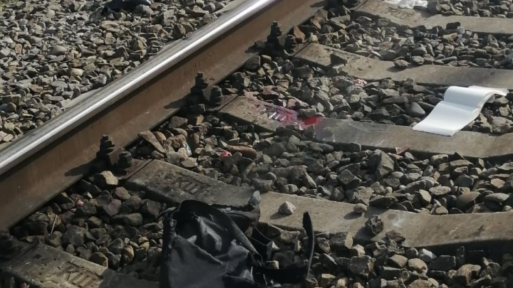 В сети появилось видео с моментом гибели школьницы под поездом в Сочи