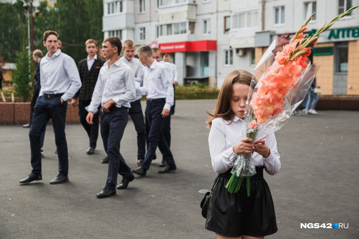 Классика бессмертна, но попробуйте добавить в образ трендовые детали