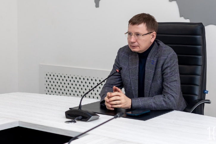 Сотрудники образовательного учреждения в среднем зарабатывают чуть меньше 60 тысяч Сотрудники образовательного учреждения в среднем зарабатывают чуть меньше 60 тысяч