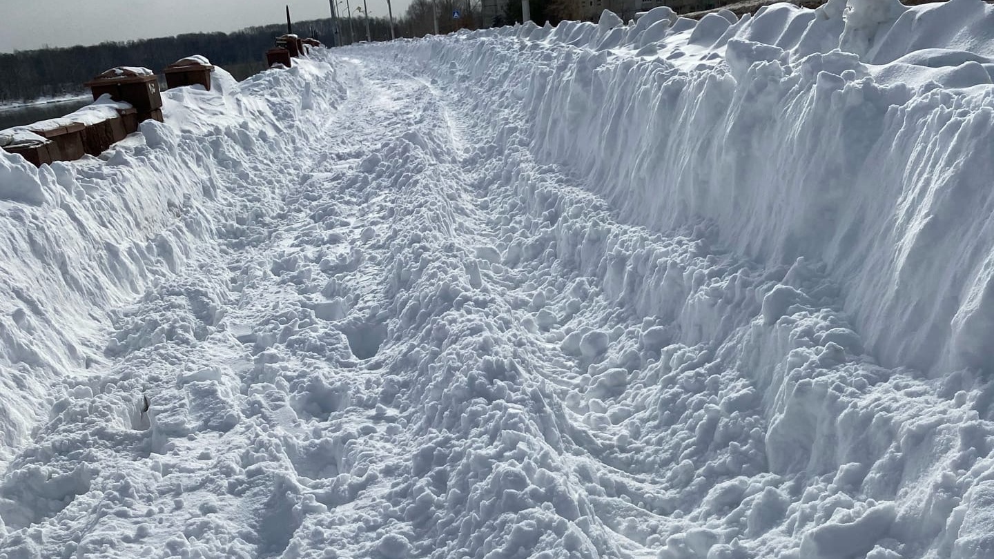 «Пенсионеры падают, ходить не могут»: жители Башкирии продолжают заваливать страницу Хабирова жалобами на уборку снега