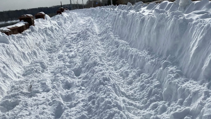 «Пенсионеры падают, ходить не могут»: жители Башкирии продолжают заваливать страницу Хабирова жалобами на уборку снега