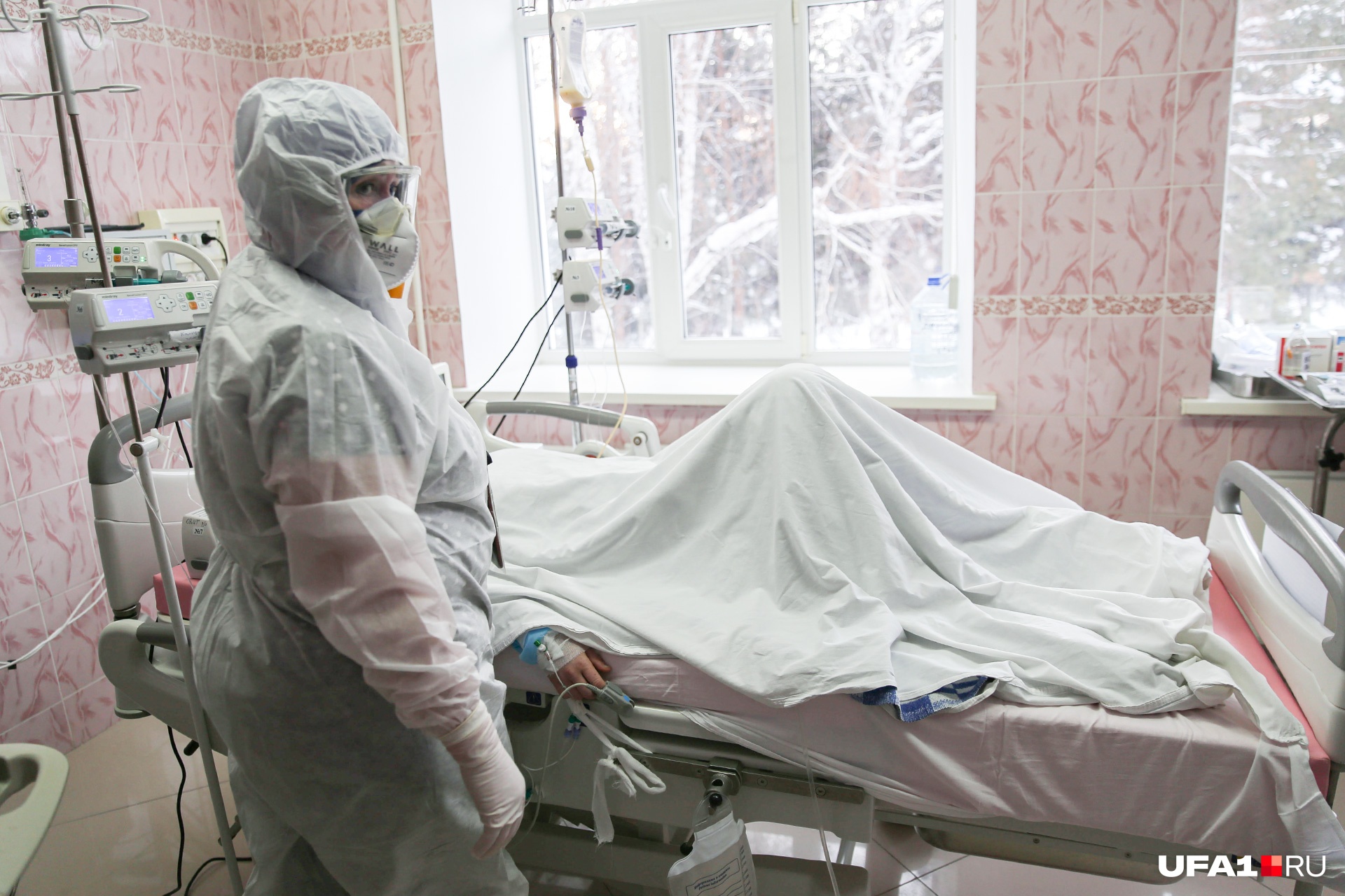Ежедневно медики докладывают о состоянии девушки в Минздрав России