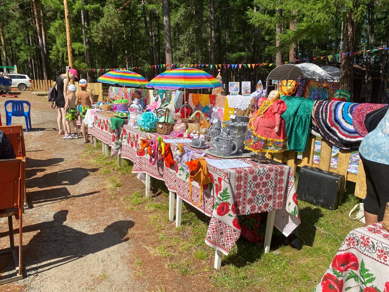 Фестиваль совместили с ярмаркой, можно было купить понравившиеся изделия