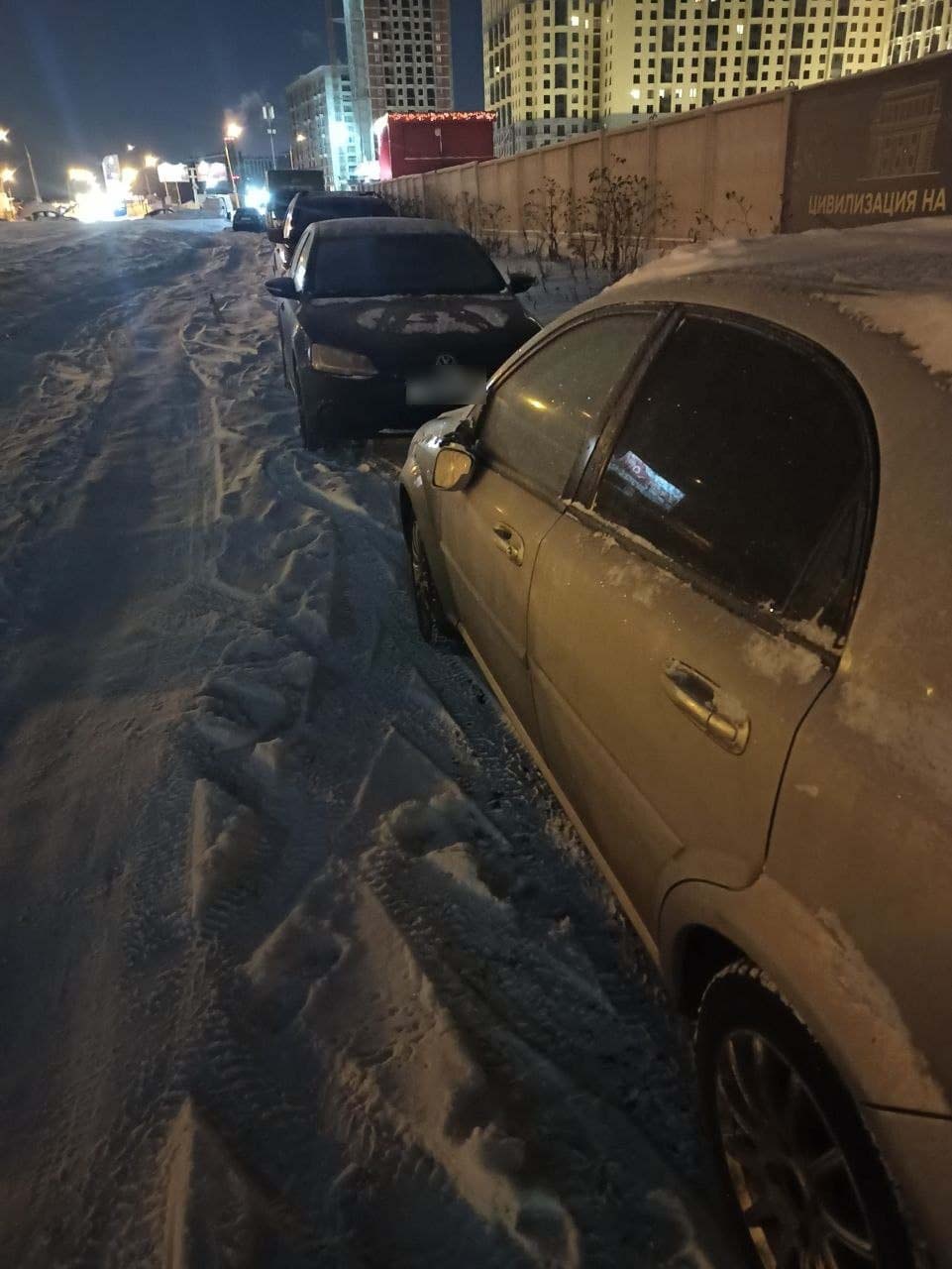 Вот такое доброе утро». В Невском районе Петербурга десяток машин встретили  день с разбитыми зеркалами | 21.12.2021 | Санкт-Петербург - БезФормата