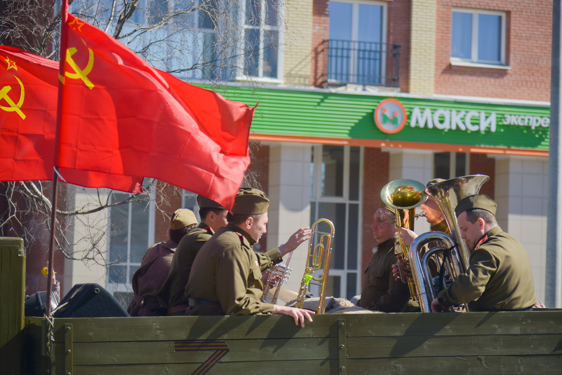 Какой парад без музыки? Какой парад без музыки?