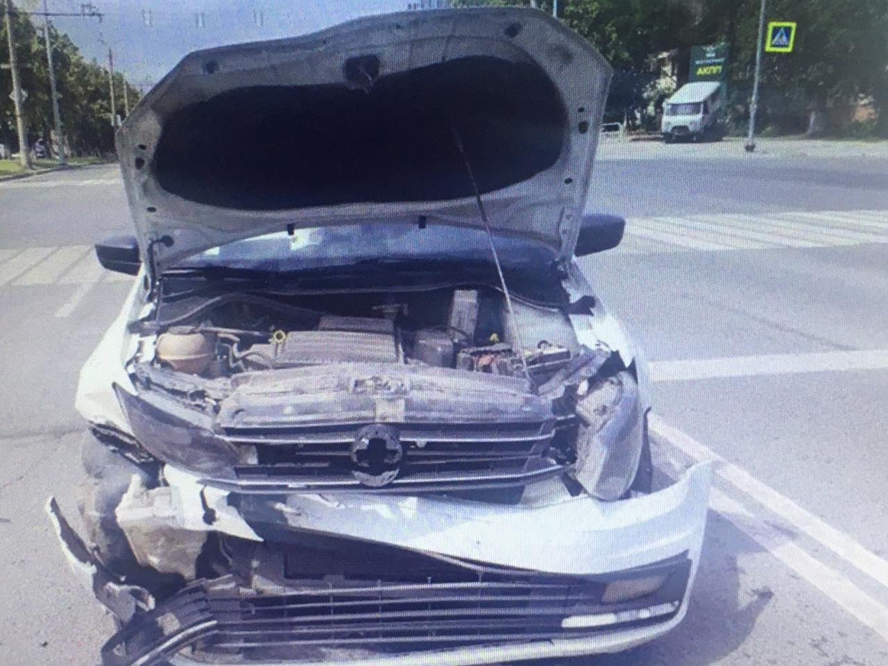 В Volkswagen Polo пострадал пассажир
