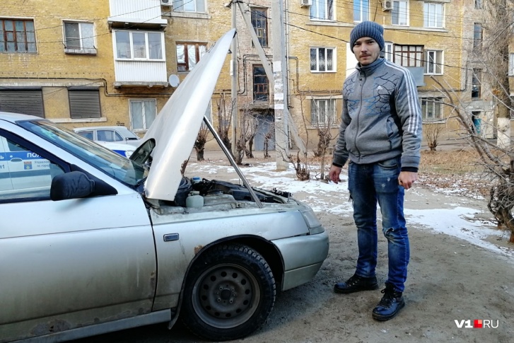 Волгоградец Павел Царёв чинил машину, когда услышал грохот рухнувшей плиты Волгоградец Павел Царёв чинил машину, когда услышал грохот рухнувшей плиты