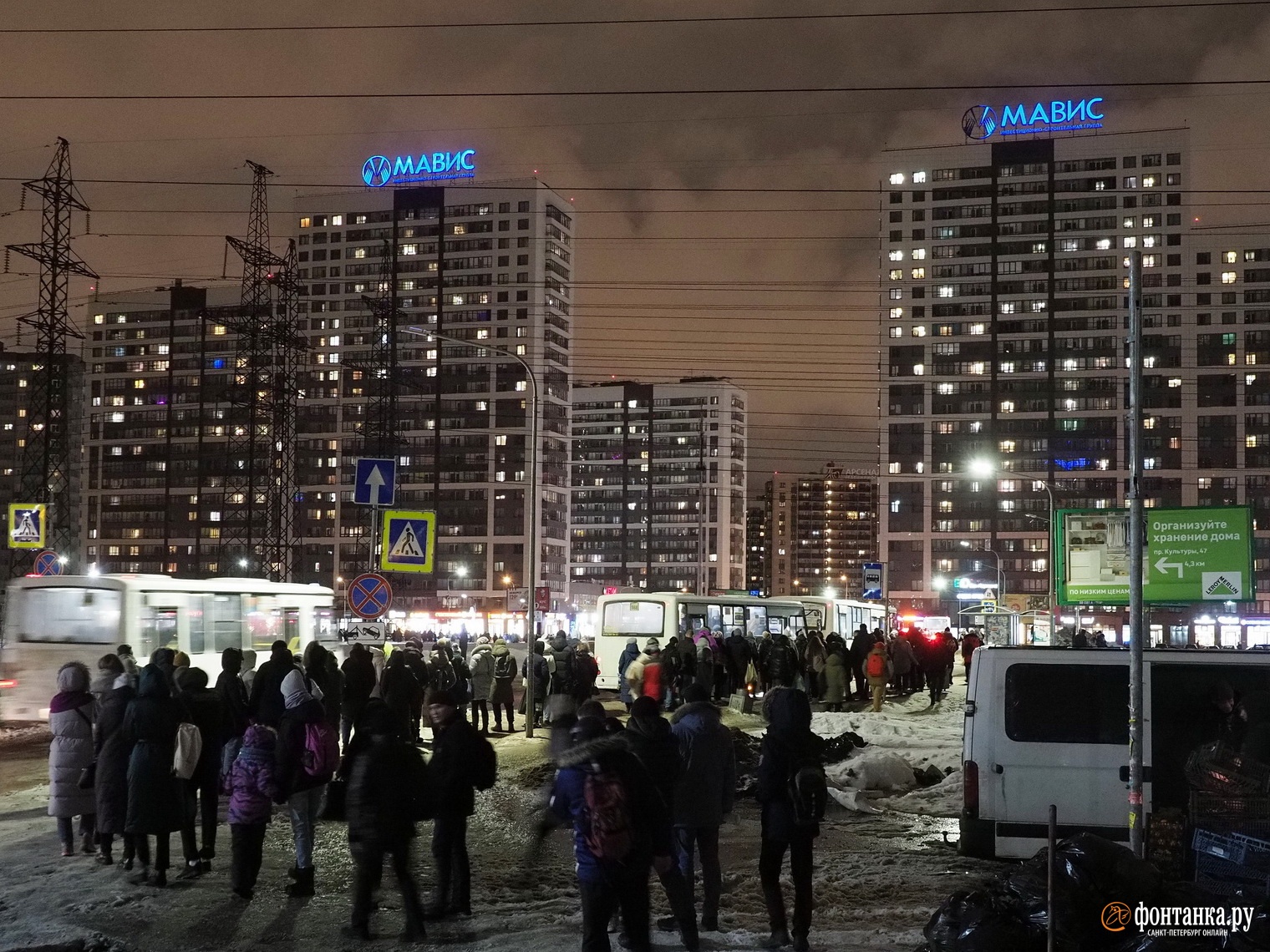 Приехали. Что заставляет людей мерзнуть в огромных очередях у станции метро  «Девяткино» | 14.01.2022 | Санкт-Петербург - БезФормата