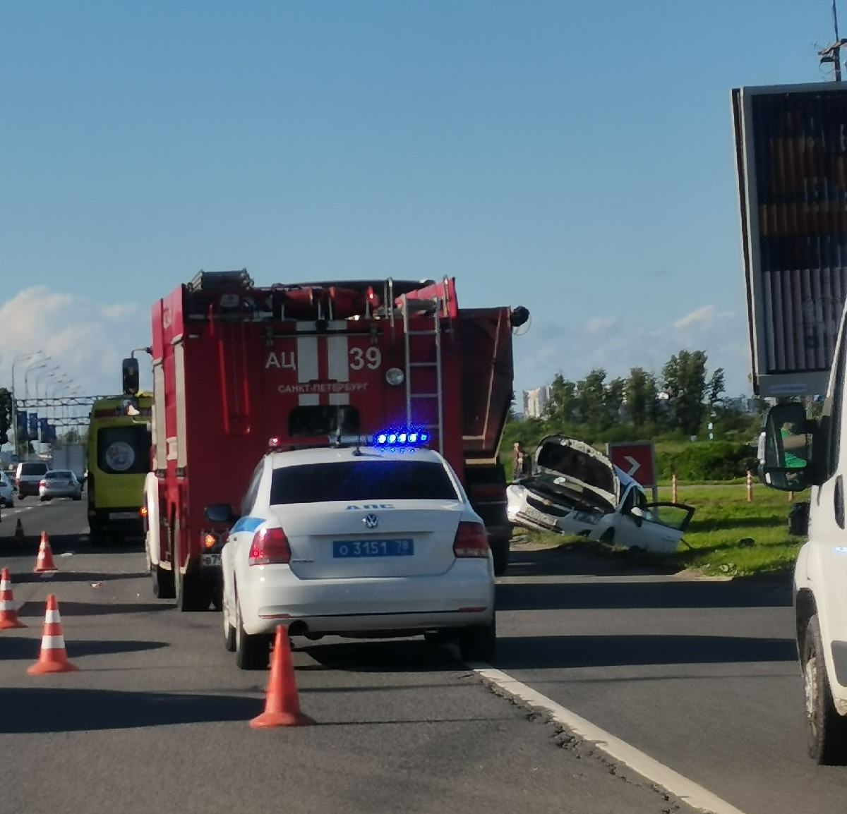 «Были в сознании, но в крови»: на Пулковском шоссе «Шевроле» подставился под удар