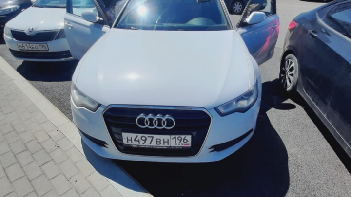 В Екатеринбурге владелец Audi разом оплатил 99 штрафов. Должника выследили с помощью «Паутины»