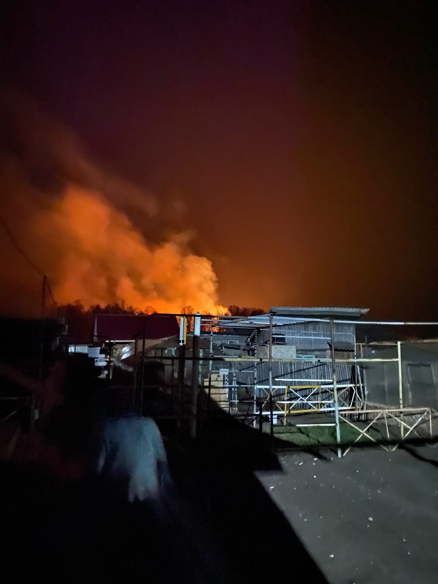 Пожар возле поселка Октябрьского Ишимского района, <nobr class="_">28 апреля</nobr> 2022 года