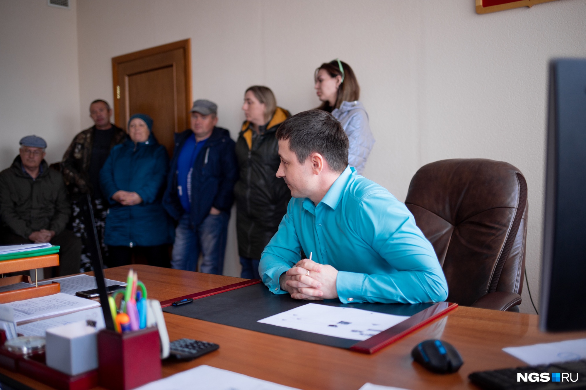 Руководство завода обещает модернизировать предприятие и позвать всех обратно на работу. Но сначала нужно уволиться Руководство завода обещает модернизировать предприятие и позвать всех обратно на работу. Но сначала нужно уволиться