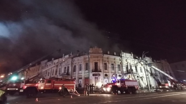 Открытого огня в старом здании иркутского ТЮЗа не видно — очевидцы
