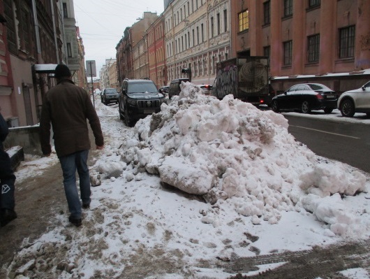 За неделю в Петербурге почти вдвое выросло количество дел из-за плохой уборки снега