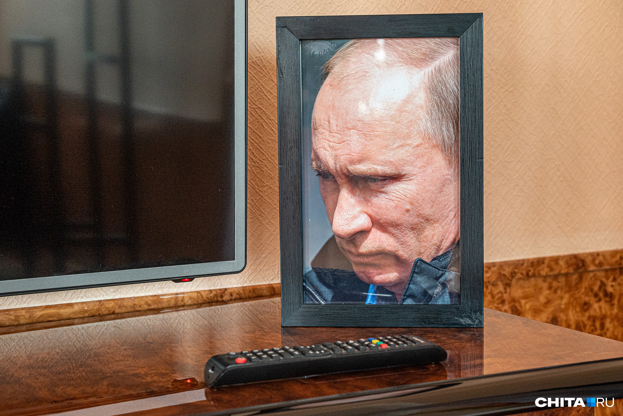 Путин смотрит на Александра Михайловича строго Путин смотрит на Александра Михайловича строго