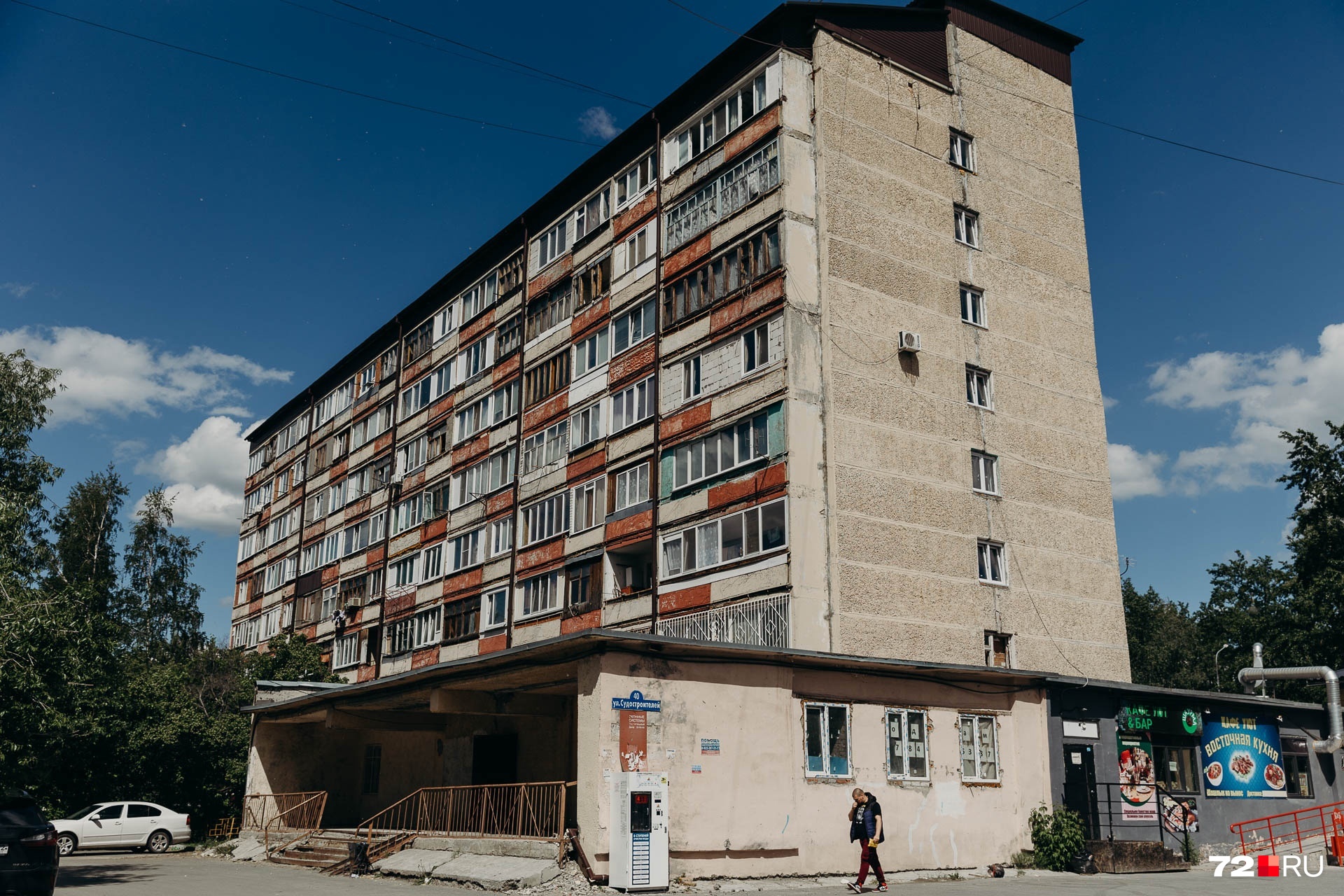 Тело девочки находилось за закрытыми дверями в квартире этого дома Тело девочки находилось за закрытыми дверями в квартире этого дома