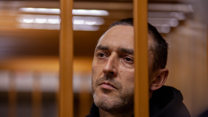 Подозреваемый в убийстве Насти Муравьевой заявил, что его пытали током: онлайн-репортаж из зала суда