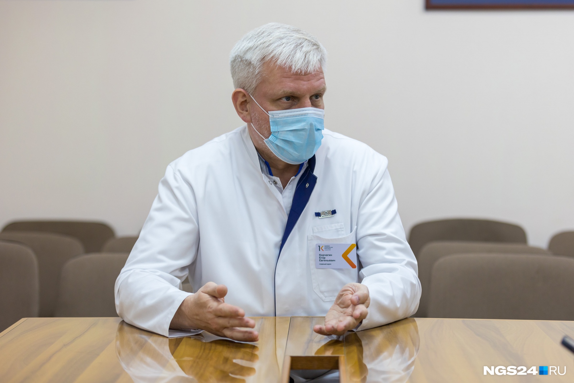 Пациенты просили перестать их спасать: врач когда ждать пика четвертой волны и о том, что будет дальше