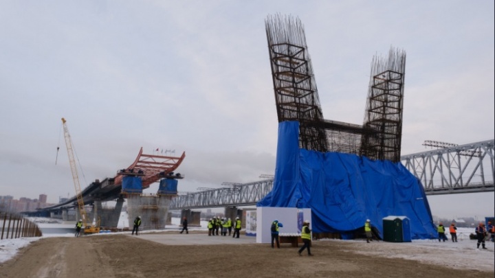 Андрей Травников заявил, что пробки на площади Труда не связаны со стройкой четвертого моста