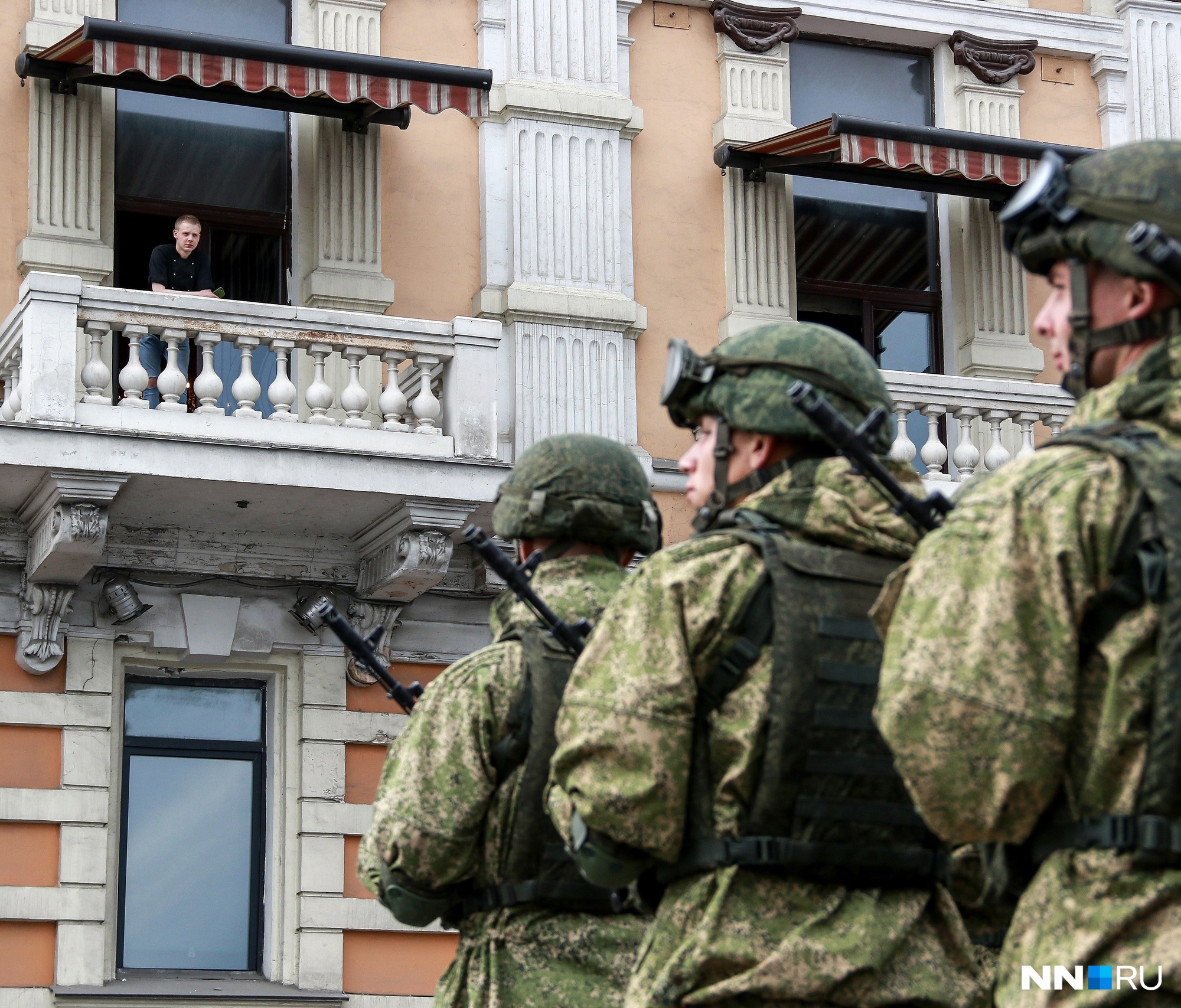 Очередь военнослужащих. Военная спецоперация. Спецоперации на Украине. Войска Украины. Российские военные.