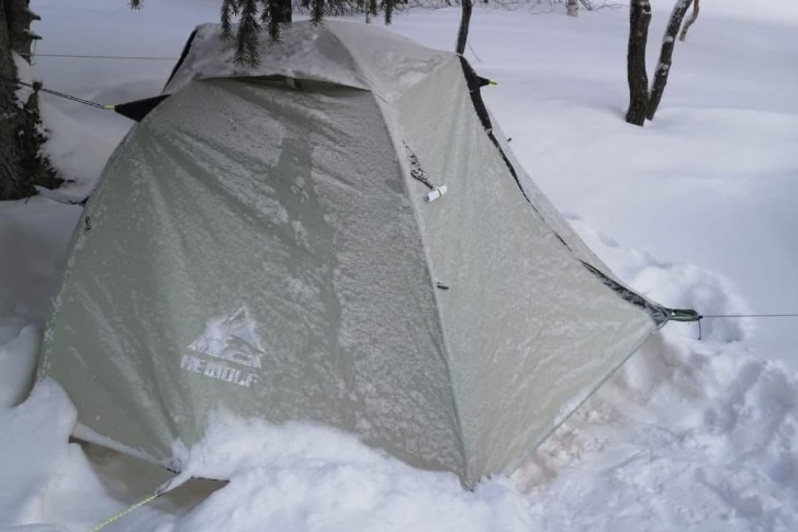 Палатка туриста осталась в приюте «Гремучий ключ»