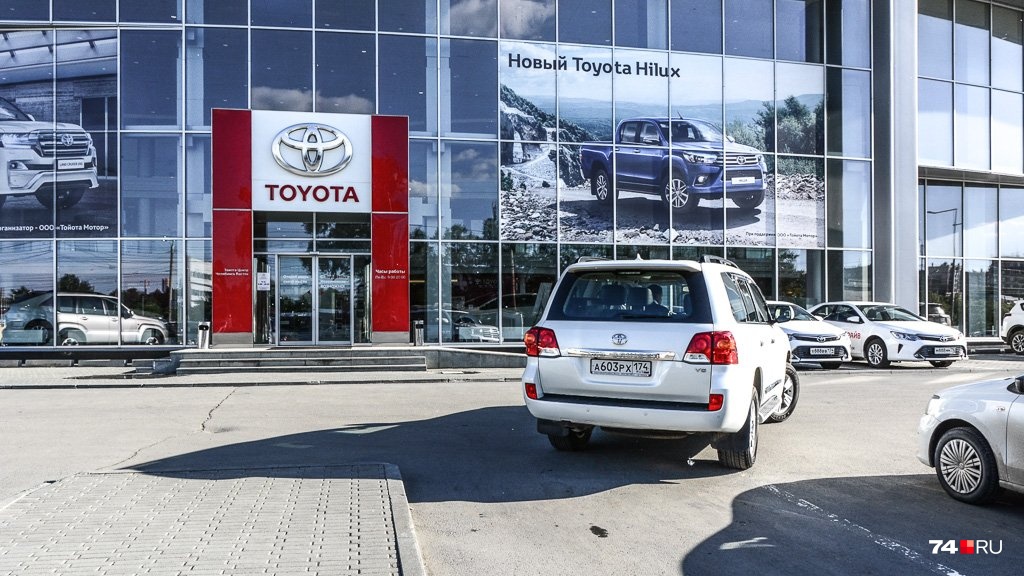 Ранее дилер «Тойота Центр Челябинск Восток» входил в бизнес-структуры бизнесменов Сергея и Алексея Ерёменко, но сейчас контролируется управленцами из Самарской области