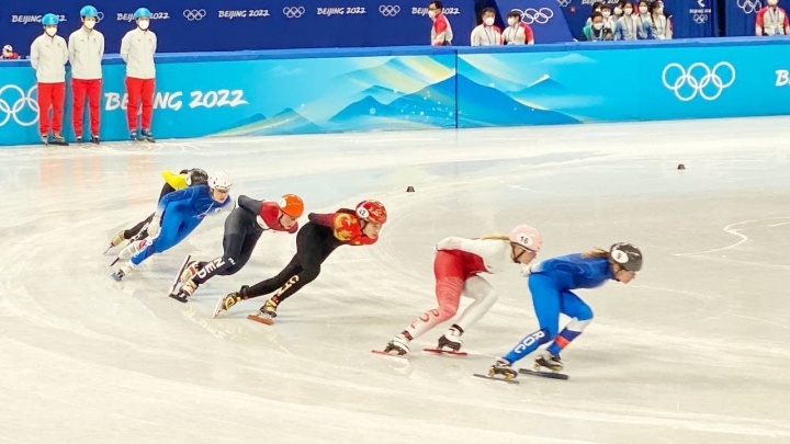 Челябинская спортсменка упала и выбыла из борьбы за медали на дистанции 1500 м в шорт-треке на Олимпиаде