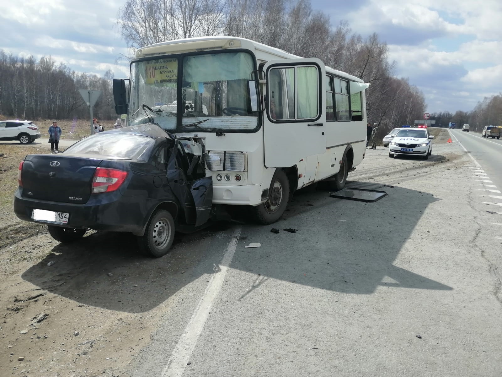 Пенсионер вбил свою «Ладу» под встречный автобус с 30 пассажирами в Новосибирской области